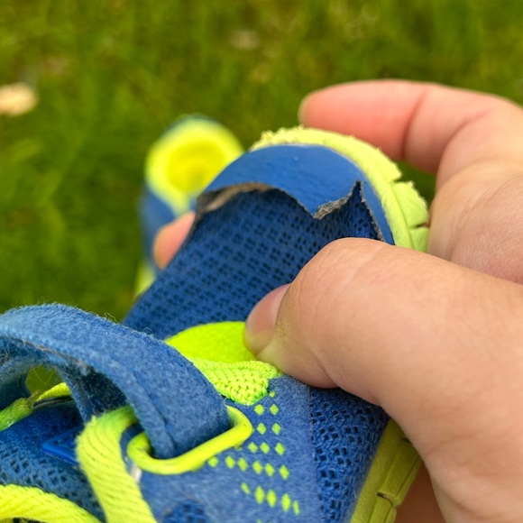 FREE ADD ON🛍️ Garanimals Blue and green elastic and Velcro sneakers Size 3c - Picture 5 of 9